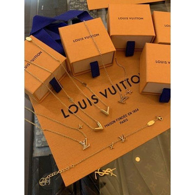 Louis Vuitton LV 經典V字設計 、LV logo金色 女生 女款 項鍊
