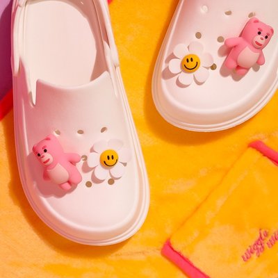 [Bellygom X Wiggle wiggle] 粉紅熊+笑臉花洞洞鞋釦組合-哆寳