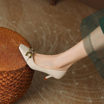 女跟鞋 1618-10 法式優雅氣質品質款金屬扣單鞋2024年新款方頭淺口高跟鞋