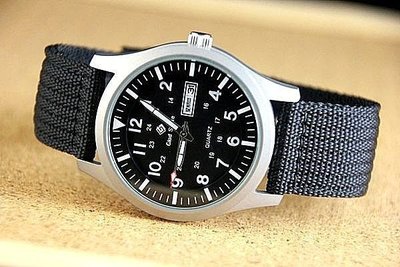 日本SEIKO精工原廠VX43石英機芯,強悍造型軍風防水錶,不鏽鋼製錶壳,22mm尼龍錶帶