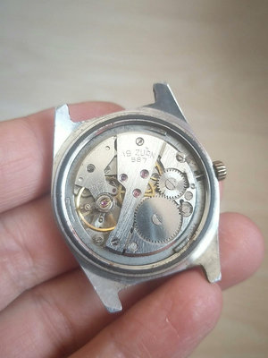 出售老上海7120手動機械手錶。成色不好。視頻圖片可見。機芯