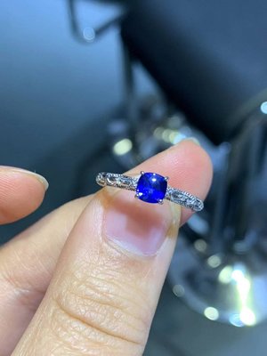 【18K金藍寶石戒指】18K金天然藍寶石戒指 皇家藍 高淨度 配鑽石 輕奢閃耀