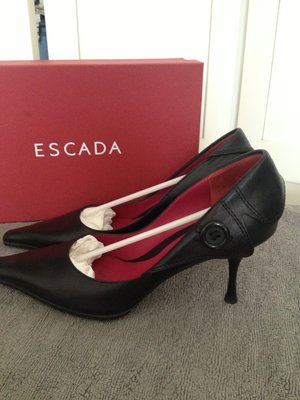 鞋櫃爆了大特價 全新真品ESCADA黑色小牛皮高跟鞋, Size 38 , 義大利製造