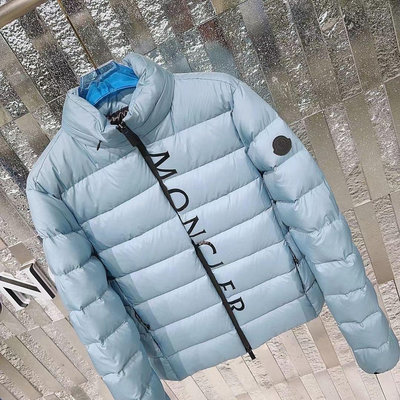 Moncler 羽絨外套 夾克 風衣，新款立領羽絨90鵝絨填充，好好看的冰藍色，顯瘦合身