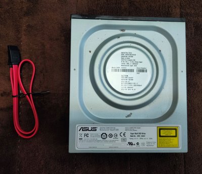 二手 華碩 ASUS 24X DVD 光碟 燒錄機 SATA 黑色面板 DRW-24D3ST/BLK 送SATA線 螺絲