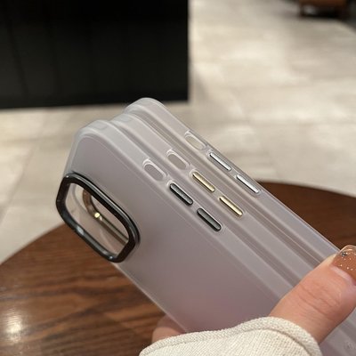 umj 金屬鏡頭磨砂半透明適用iPhone14手機殼蘋果13proMax新款12簡約風11亞克力pro高級感防指紋保護套-極巧