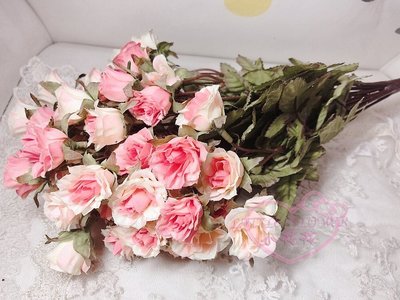 ♥小公主日本精品♥Hello Kitty 粉白色 玫瑰花束 家庭擺飾 裝飾 布置適用 辦公室 居家必備-99965204