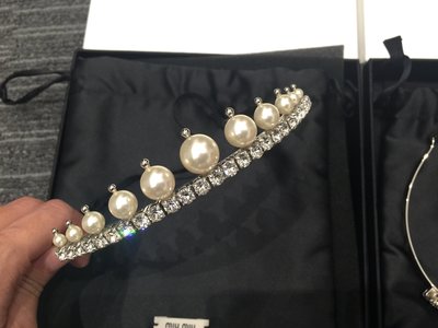J-Shop香港代購 MIU MIU 斷貨款 珍珠拼水鑽 可愛公主型 髮帶 髮圈