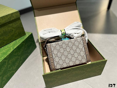 【SUSU全球購】Gucci酷奇小箱子GG 復古小盒子這款方形迷你手袋從復古旅行件中汲取靈感，真的有點像旅行箱尺 NO67831