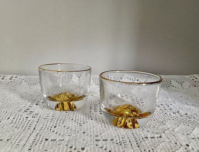 品茶愛酒收藏杯底金色夢幻富士山酒杯紀念杯杯子花旗絕版Citigold 貴賓禮 茶杯一對（共有二對 價格為一對兩個價格）