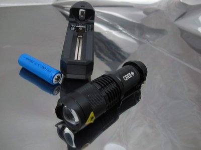 (一檔)CREE Q5/變焦戰術強光手電筒 槍燈 最迷你Q5 全配14500保護充電電池+座充