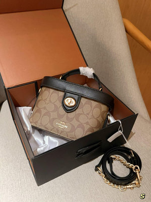 【二手包包】Coach蔻馳新款女包KAY翻蓋化妝包盒子包尺寸20×14×9 NO35973