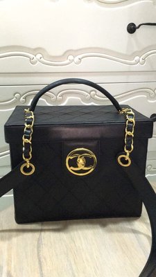 Chanel  Vintage 古董黑金化妝箱（sold out）