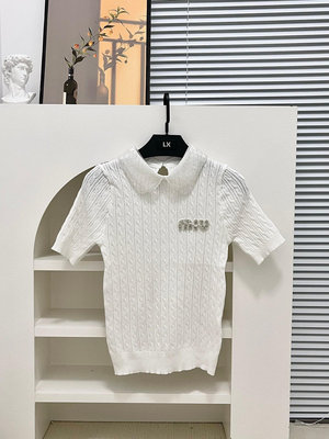 Leann代購~MIUMIU 2024春夏新款針織甜美娃娃領白色重工釘鑽針織短袖T恤