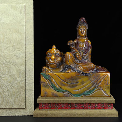 舊藏壽山石手工雕刻彩繪文殊菩薩印章擺件，凈長17.5CM寬7.8CM高20.5CM，凈重3177g，搭配布盒 ZZCL17984