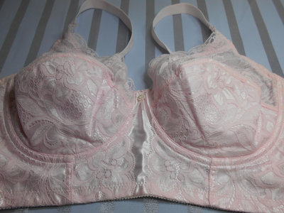 日本專櫃善美得~粉色精美蕾絲繡花迷人內衣95F/42F~399元起標~標多少賣多少~  (8A96)