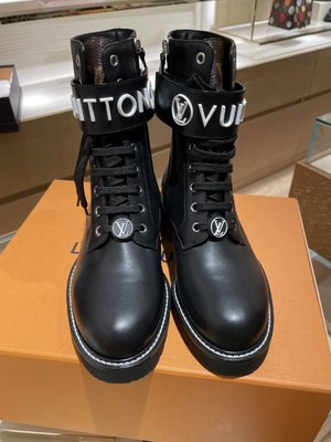 【BLACK A】精品LV 2021FW TERRITORY 小牛皮平底靴 短靴 馬丁靴 機車靴 黑色