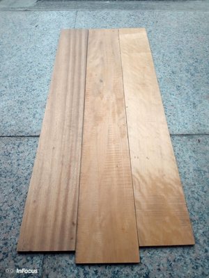 早期的檜木板15.5x112cm,17x115cm二塊，樟木板16x111一塊共三塊一組，厚1.5cm,很香