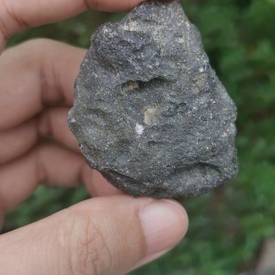 【國石 名石】亞利桑那天狼星玻璃隕石Saffordite Arizona印尼隕石沖擊玻璃46G凌雲閣名石擺件