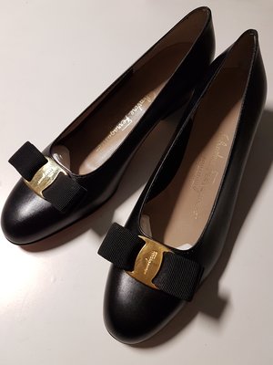 新品 Salvatore Ferragamo Vara  中跟鞋 7.5B 24.5 37.5