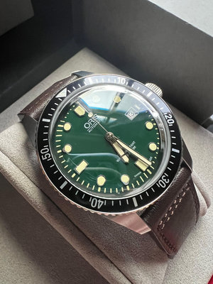 Oris 豪利時 Divers Sixty-Five 深綠色錶盤 凸鏡藍寶石鏡面 自動機械錶款 42mm 98%新