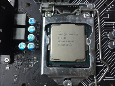 電腦雜貨店→ Intel Core i5-7400 (四核心) 1151腳位 二手良品 $1000
