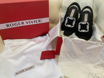 ＜葛蕾飾屋一館＞全新當季櫃上新款Roger Vivier Viv’ Run鑽釦編織交叉厚底涼鞋