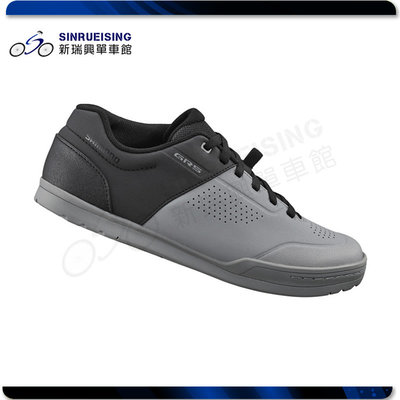 【阿伯的店】SHIMANO GR501 登山平底車鞋 加大旅行鞋楦 灰黑色 #SU3227