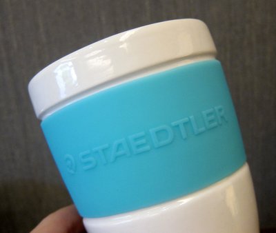 二手轉售 - STAEDTLER施德樓天空藍色矽膠套隔熱杯白瓷杯咖啡杯馬克杯水杯茶杯筆筒