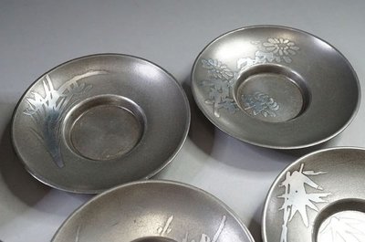 【日本古漾】111504 日本上錫  半錫製圓形 五君子 茶托 5客   每個約直径；8.3cm、重量；239.0g