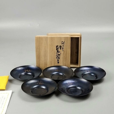 。日本玉川堂造紫金色槌肌日本銅茶托一套5個。未使用