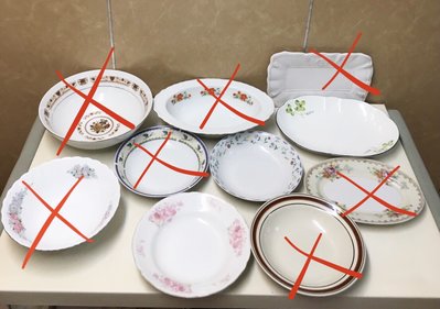 二手 古早花朵葉子圖樣金邊盤子圓形陶瓷瓷器餐盤 碗公 深瓷碗盤 焗烤盤 淺盤子 圓盤子 方盤子
