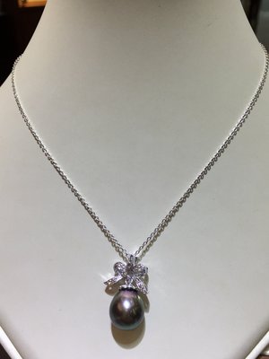 12mm天然南洋黑珍珠鑽石項鍊，甜美蝴蝶結款式設計，加送14K金項鍊，超值優惠出清商品36800