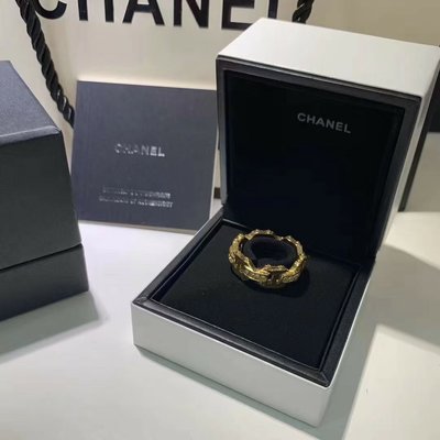 Suki~ 全新品新款Chanel 白色面 絨内里  新款戒指盒配件套裝