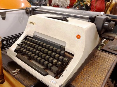 { Ruminant 慕茗萊 }OLYMPIA Model SG-3打字機1970年