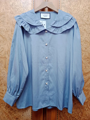 全新【唯美良品】NEON 藍色 荷葉領上衣~C323-8649.