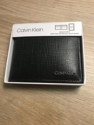 CK皮夾正貨 Calvin Klein短夾 不規則紋凸字Logo 防刮黑色短夾名片夾款 加拿大代購