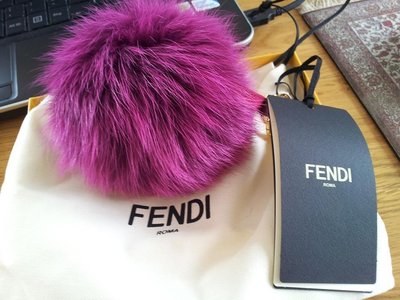 Meico Fashion 美可時尚 Fendi 貂毛球 紫紅色 POM POM 球鑰匙圈 / 包包 掛吊飾 (現貨)