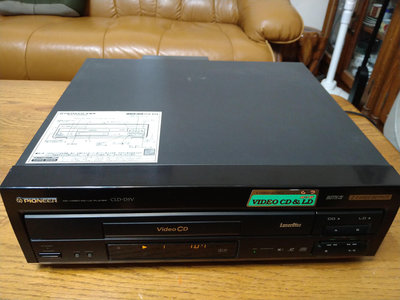 PIONEER CLD-D5V 鐳射碟影機,日本製,可播放LD,VCD,CD,功能正常,可兩面讀碟,影像音質很優,原汁原味,無修無改,機台很新,自取佳.