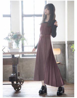 預購 日本 優雅肩膀不對稱設計 裙側百褶 附同材質腰帶長洋裝 洋裝