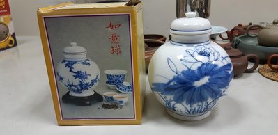 《壺言壺語》鴻展陶藝早期手繪茶葉罐-荷花 精緻全新完整..喜歡可議價