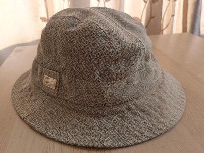 晶采臻品:Fendi 真品~米色F logo設計漁夫帽~特價2880