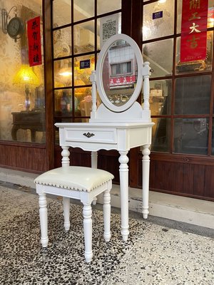 純白小化妝台（60公分寬）含化妝椅