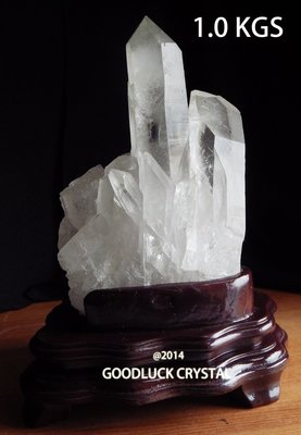 天然原礦骨幹白水晶柱～-净重约1公斤，高15公分，贈底座。（A6_22）