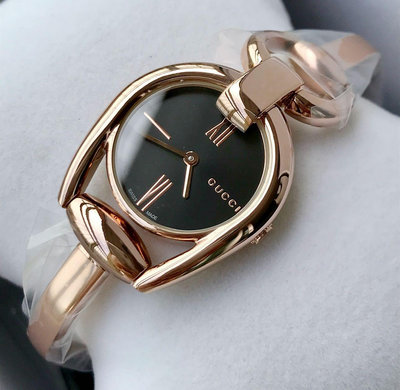 GUCCI Horsebit 黑色錶盤 玫瑰金色不鏽鋼手鐲式錶帶 石英 女士手錶 YA139507
