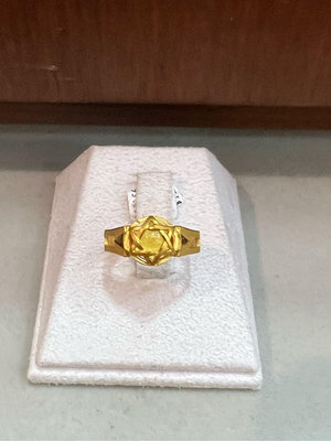 黃水晶純黃金戒指時尚造型，純黃金不過敏保值增值，超值優惠價13500元，現貨一對，購買前請先詢問當日價格，1.29錢戒台厚實不易變形