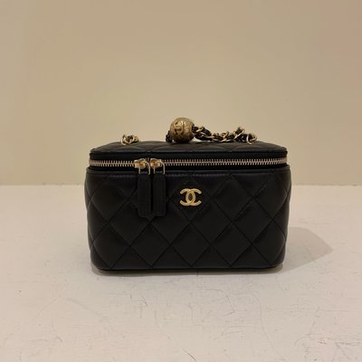 Chanel  黑色 長方盒子 化妝包 小羊皮 金球《精品女王全新&amp;二手》
