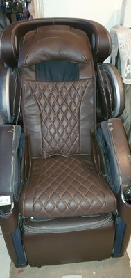 OSIM傲勝按摩椅OS-818天王椅頭枕椅背坐墊皮已經換新，歡迎洽詢