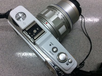 [保固一年] [高雄明豐] Olympus E-P1 + 14-42mm  相機+ 鏡頭 便宜賣