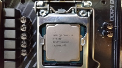 【戰】Intel Core~i5-8400~CPU-正式版~四核心~2.80GHZ~1151 腳位~時開時不開~~免運費～